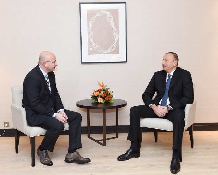 WWF in Davos: Präsident Ilham Aliyev trifft sich mit Präsident von “Procter and Gamble Europe”